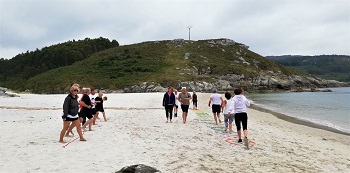 Ximnasia para adultos na praia do Osmo